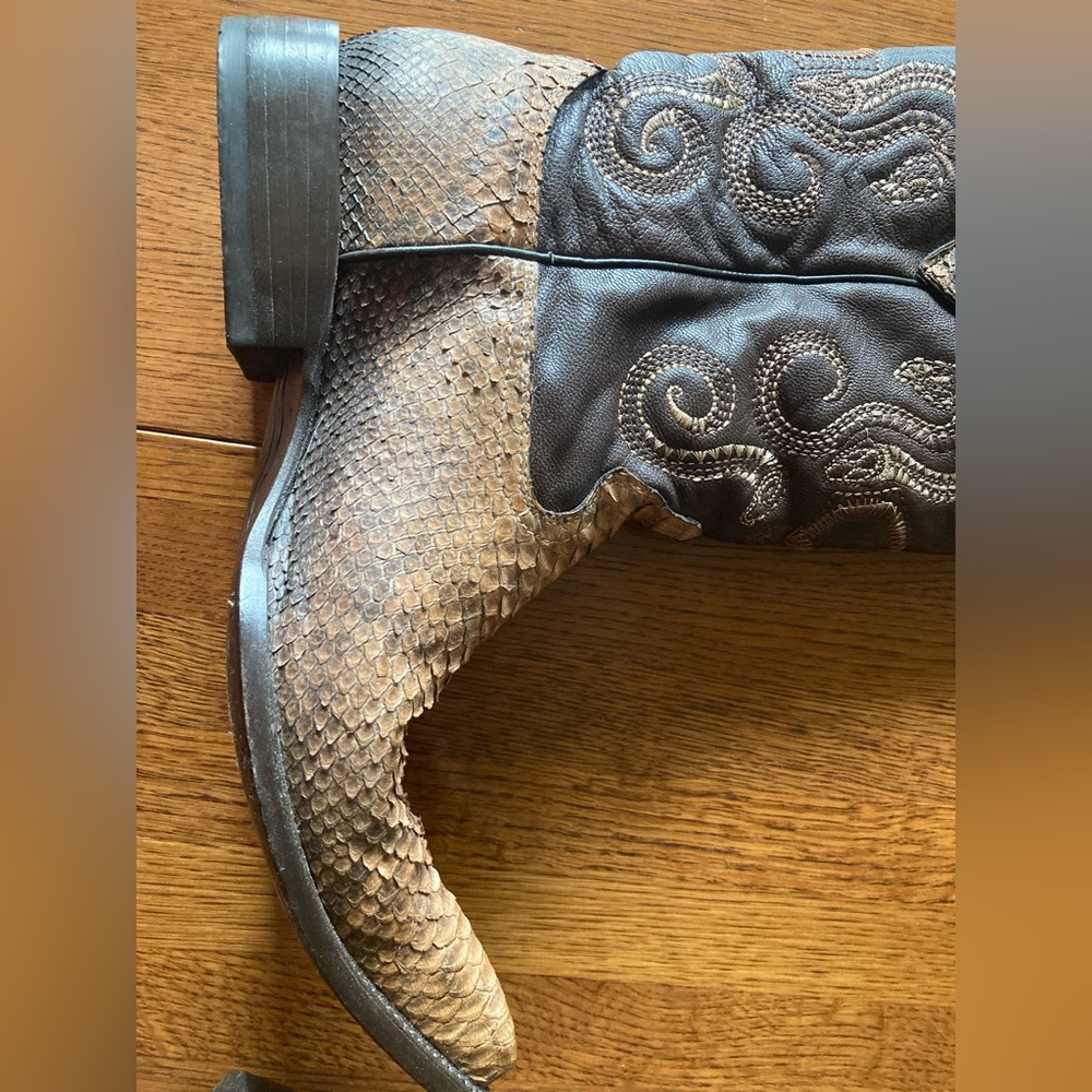 Cuadra genuine python cowboy boot. Size 11 US. Size 30 Mex.